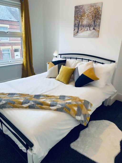Homely 3 Bed Town House In Coventry City Centre المظهر الخارجي الصورة
