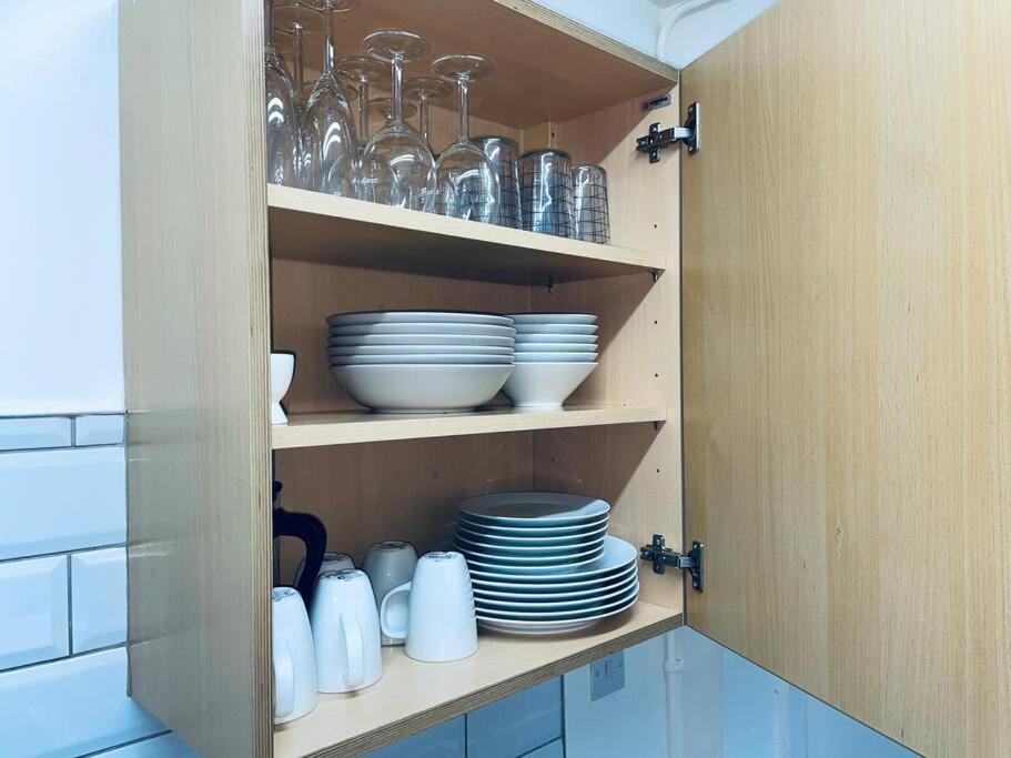 Homely 3 Bed Town House In Coventry City Centre المظهر الخارجي الصورة